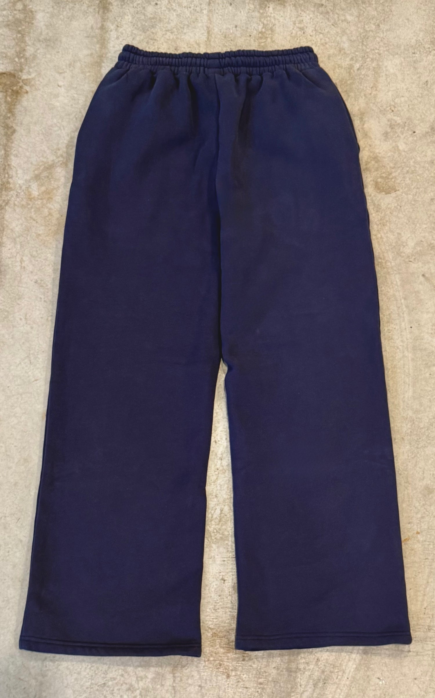 NAVY WREATH SWEATPANTS